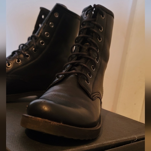 Frye Veronica Combat Boots size 7 - Picture 2 of 4